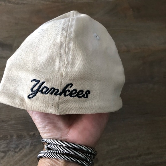 New York Yankees Genuine Cap - Picture 3 of 7